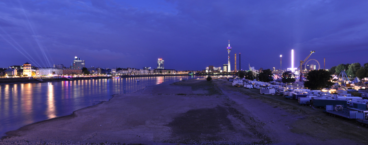 Rechts: Rheinkirmes, links: Opern-Gala