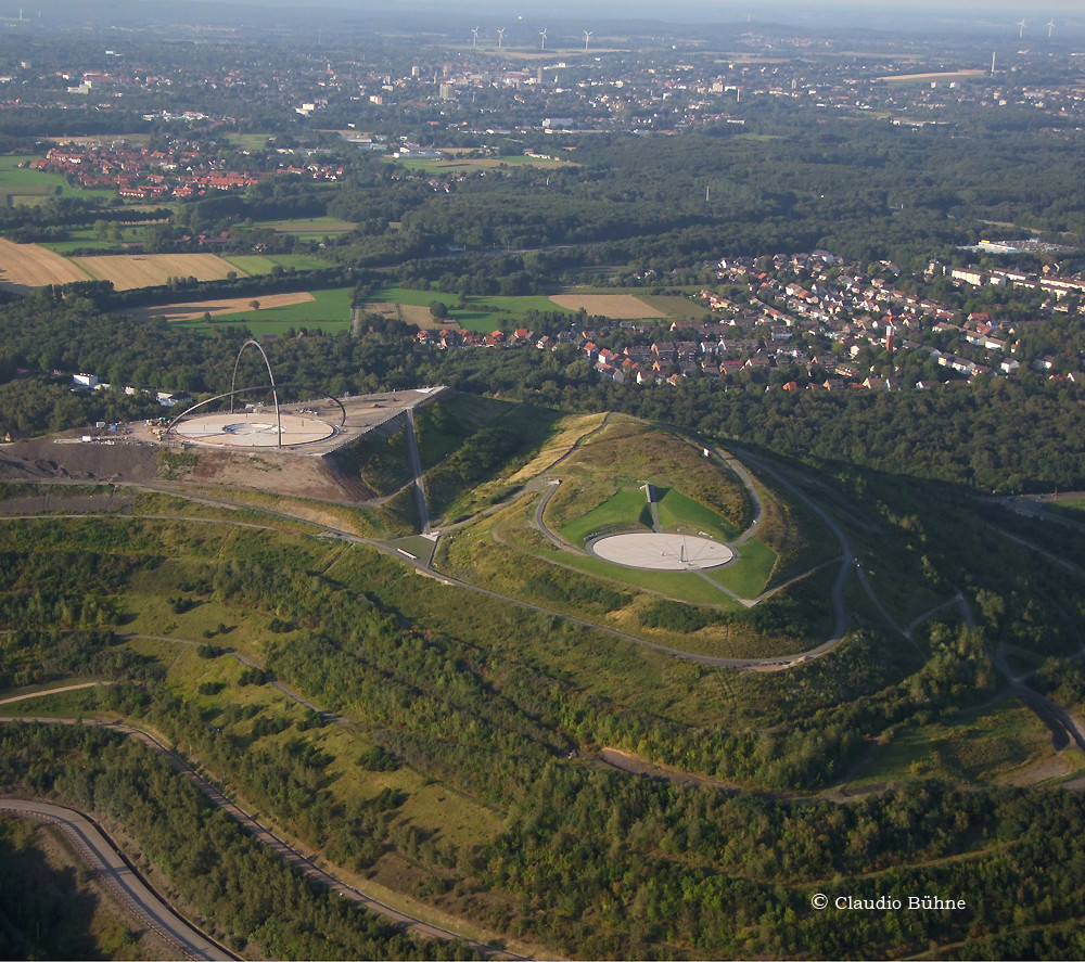 Recklinghausen-Hochlarmark, Halde Hoheward, Obelisk u. Horizontobservatorium