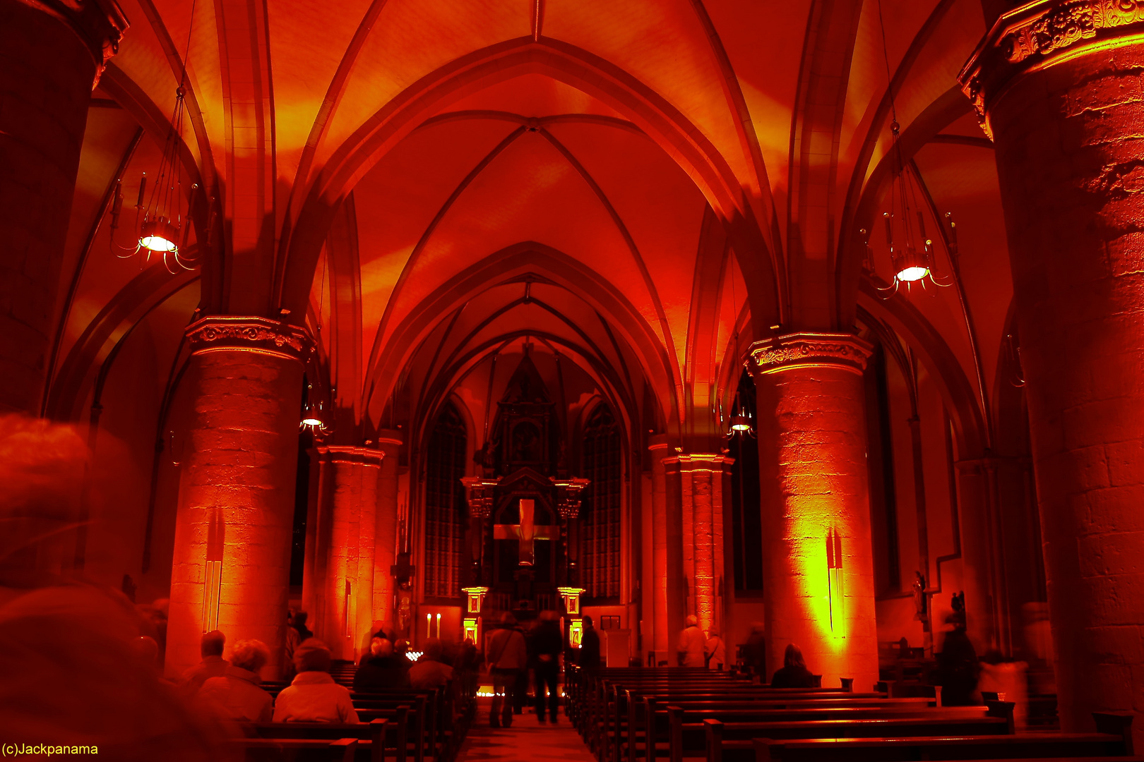 "Recklinghausen leuchtet": Ausleuchtung der Petruskirche