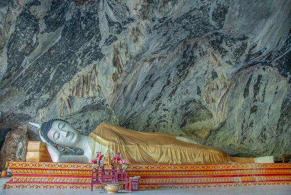 Reclining Buddha in the Tham Phu Wai cave