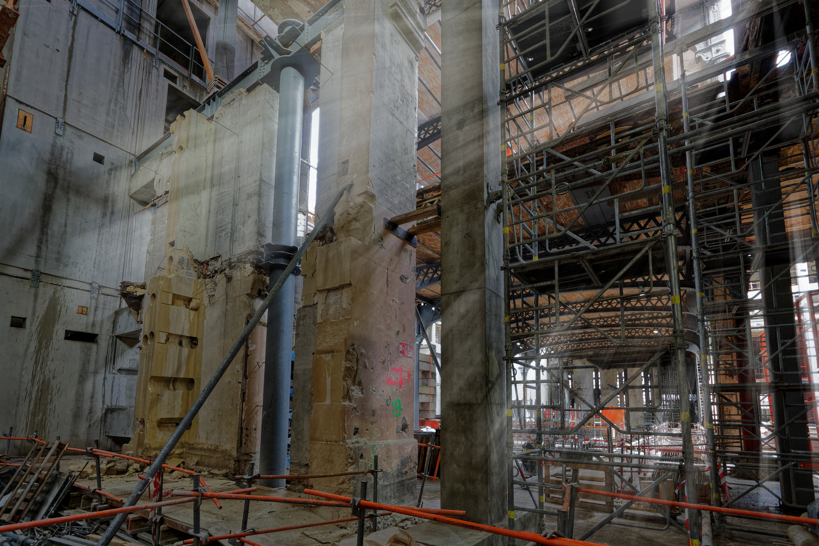 Reconstruction de la poste du Louvre.