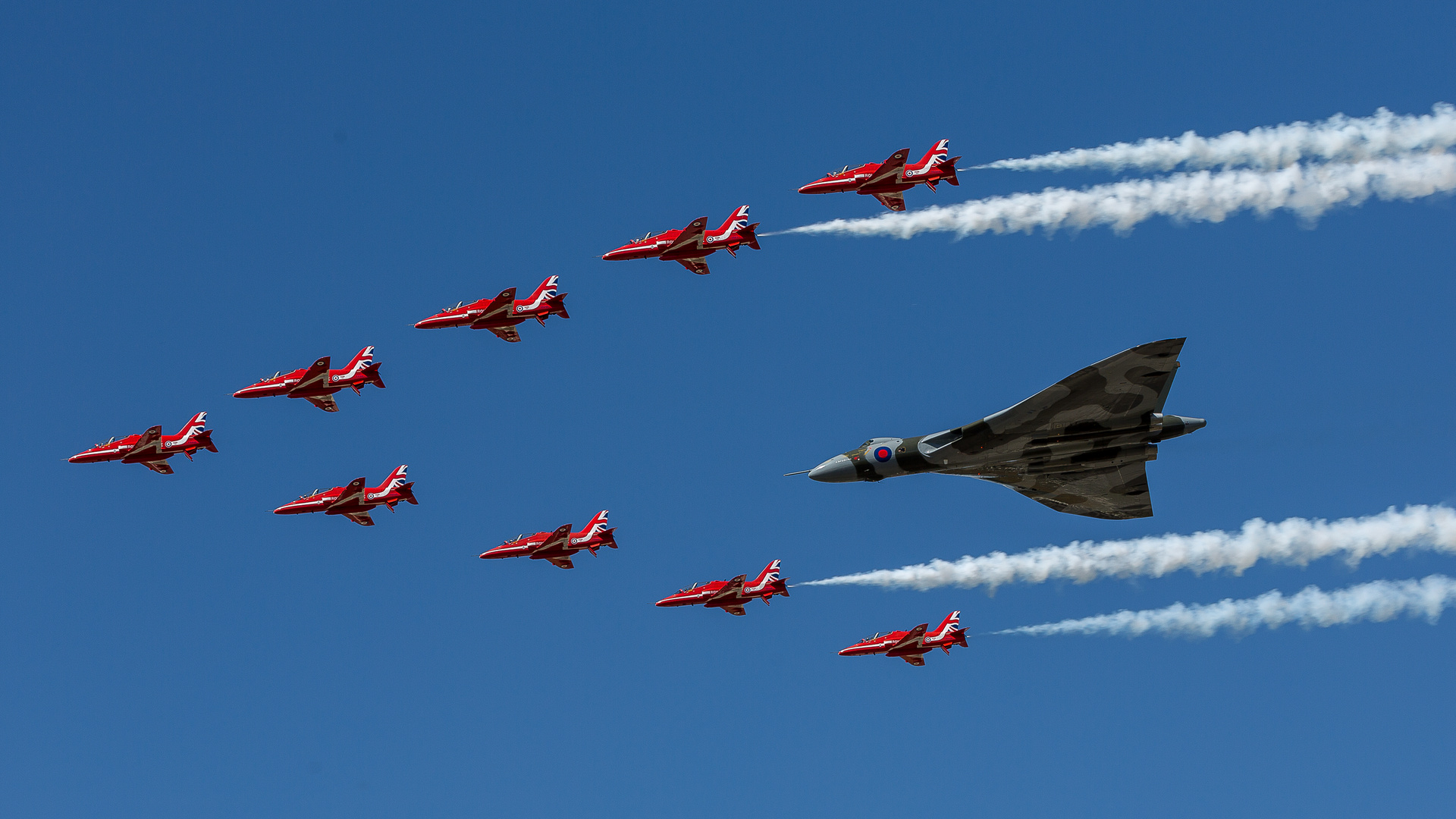 Red Arrows und Vulcan, RIAT 2015