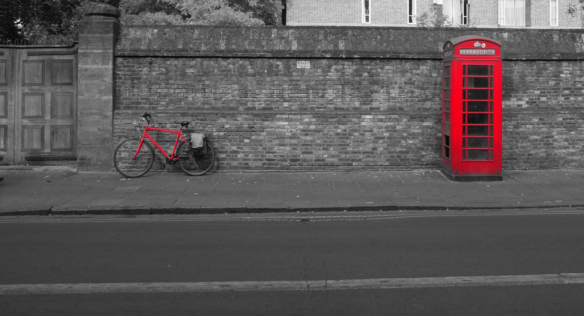 Red bike in Cambridge