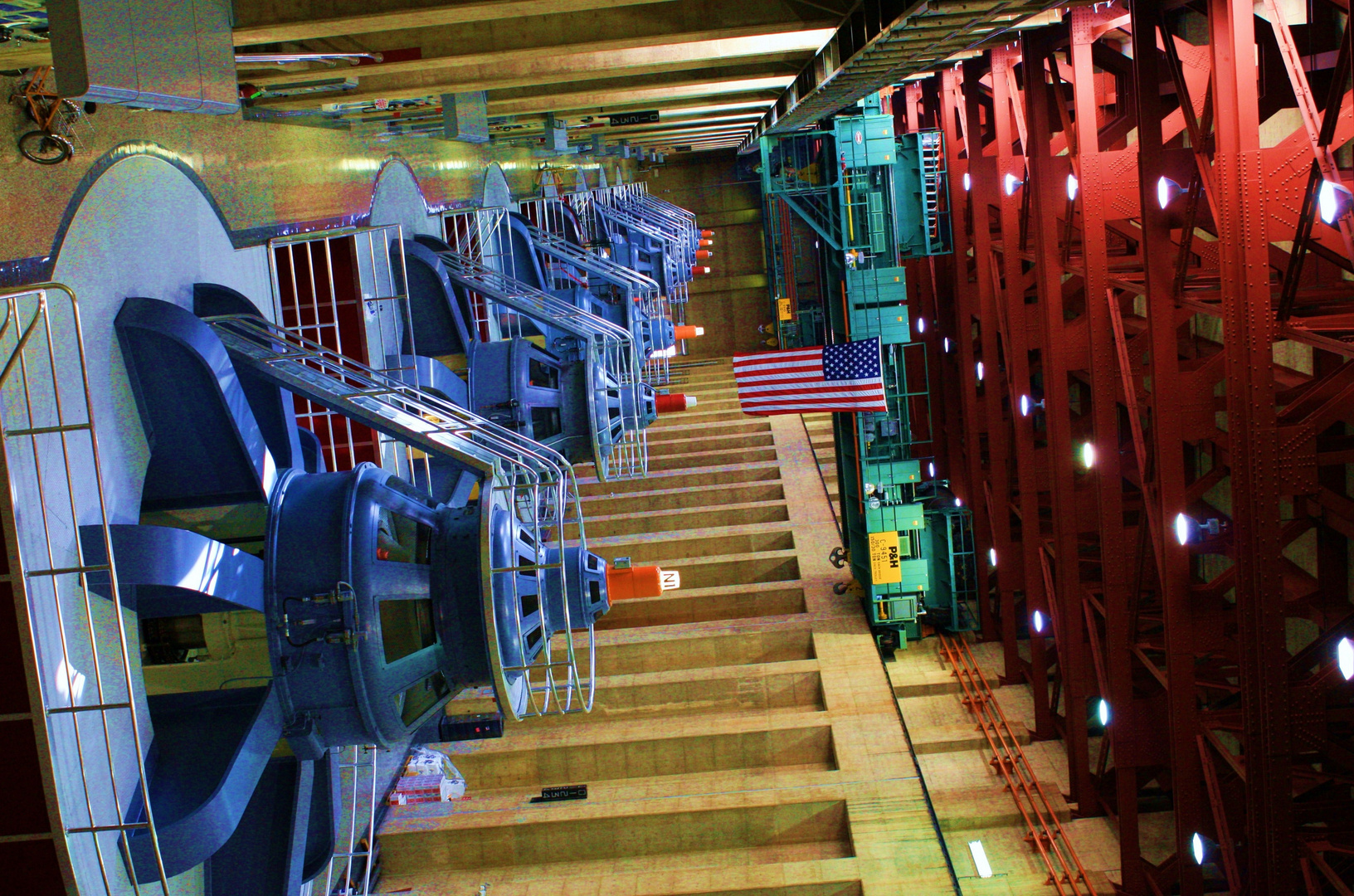 red & blue  (Hoover Dam)