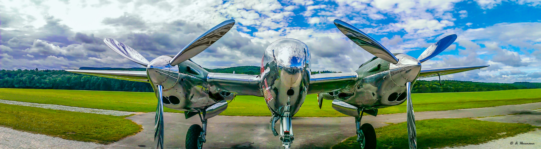 Red Bull P-38 lightning