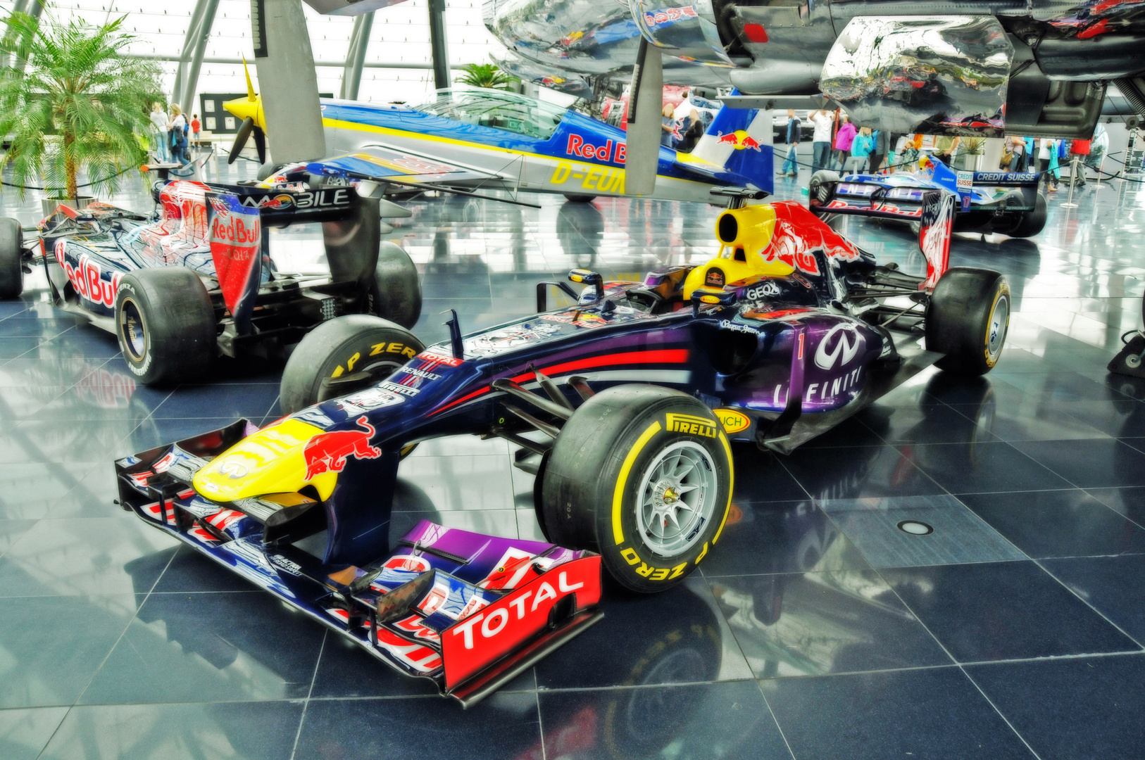 :red bull racing im hangar 7: