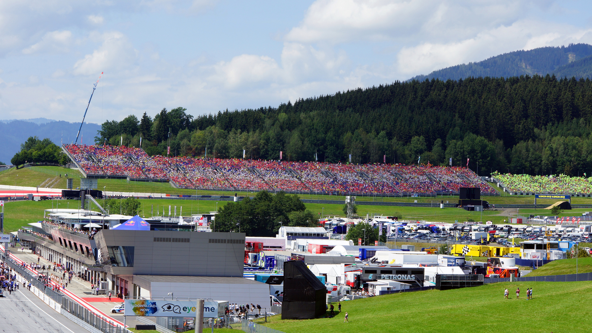 Red Bull Tribüne