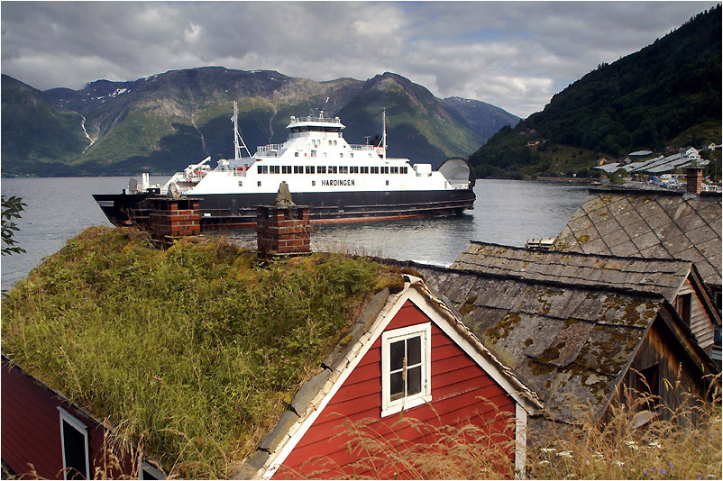 red cabin with white ship