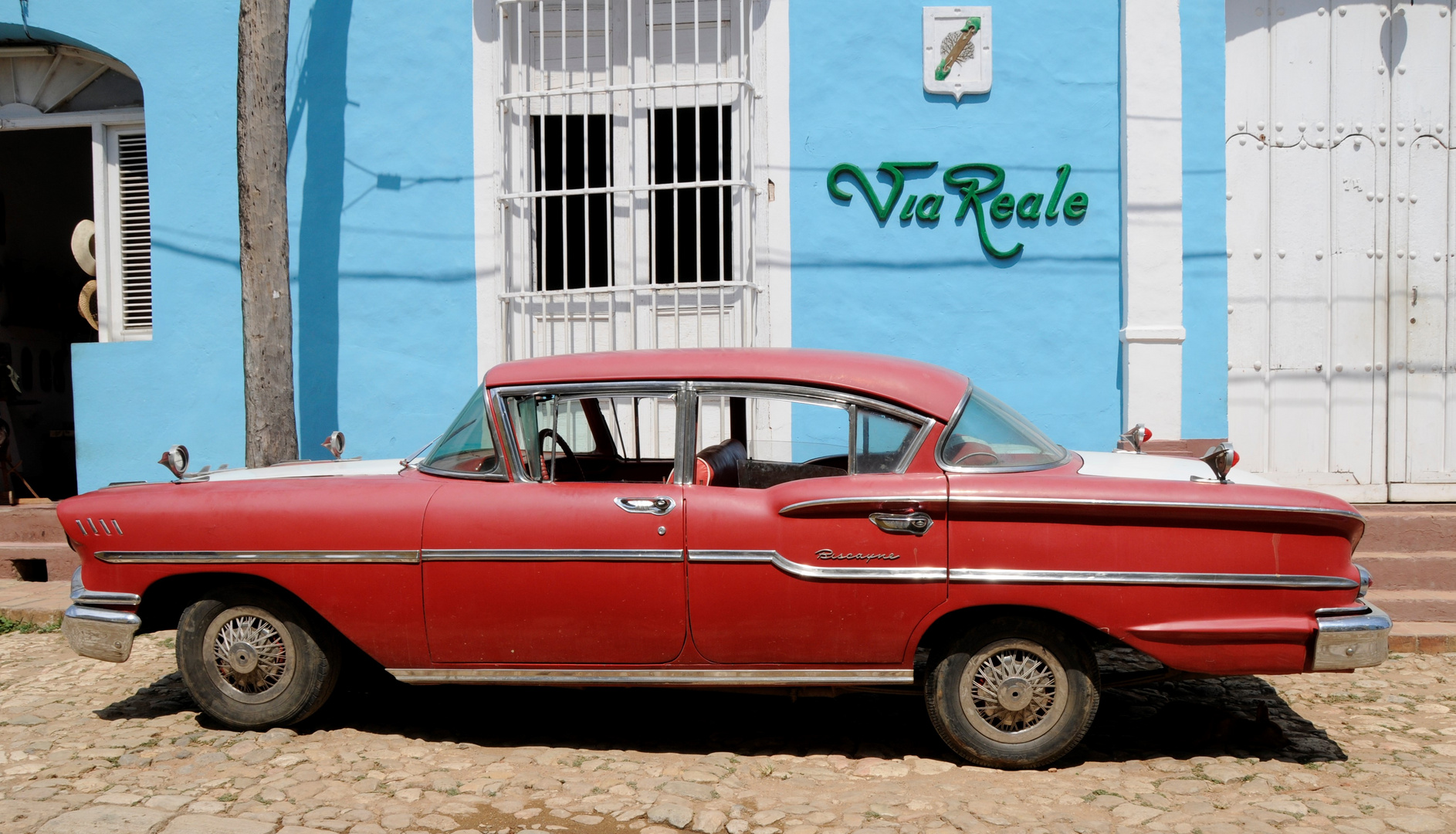 Red Car in der Via Reale