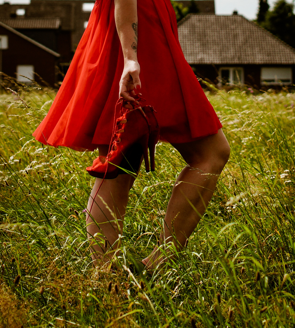 Red dressed, barefeet 