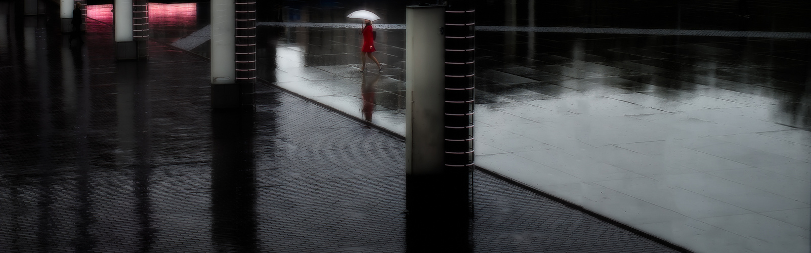 red in rain / walk on