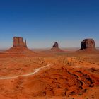 Red is so gorgeous , here you see the Monument Valley NP