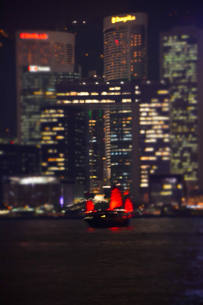 Red Junk/ Hong Kong Harbour