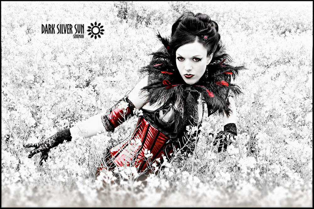 Red lady (dark silver sun fashion)