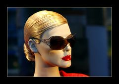 red lips and sunglasses