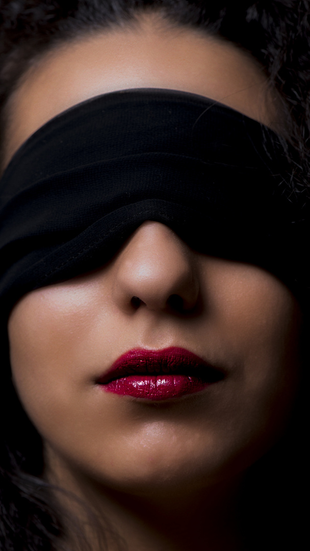 Red Lipstick blindfolded