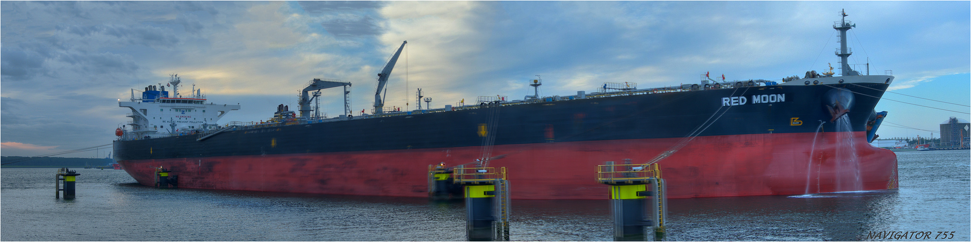 RED MOON, /Crude Oil Tanker. Calandkanal Rotterdam.  Bitte scrollen!