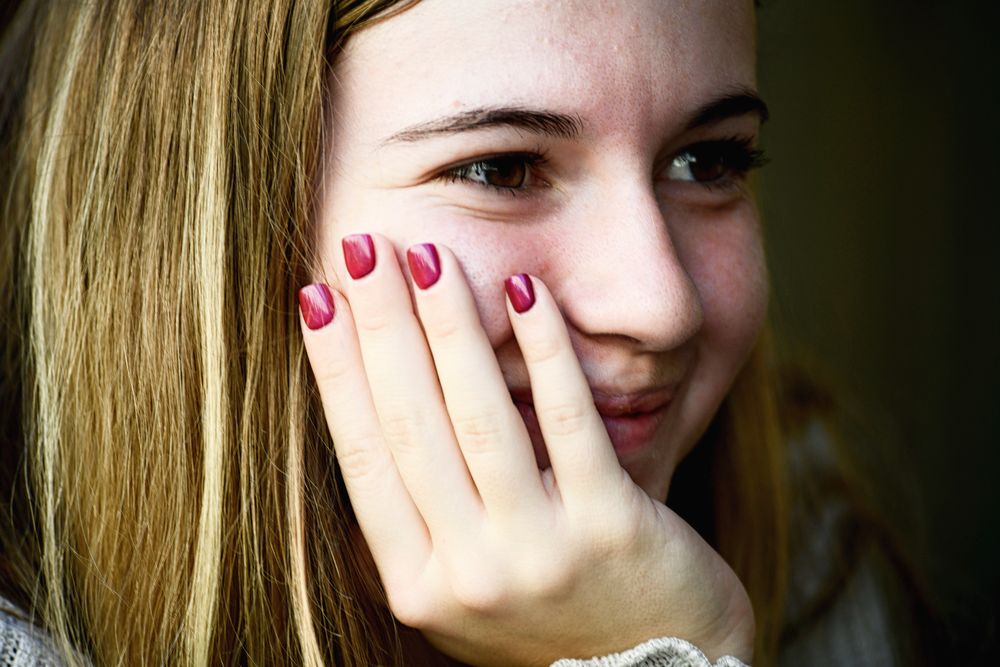 red nails