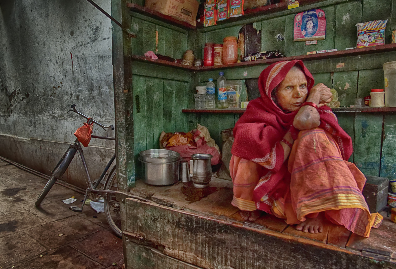 (Red Sari) Seeing A Space between Time 