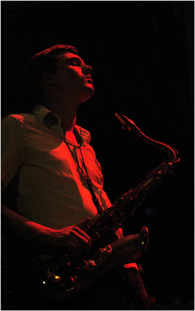 Red Saxophonist von CARMEN74 .