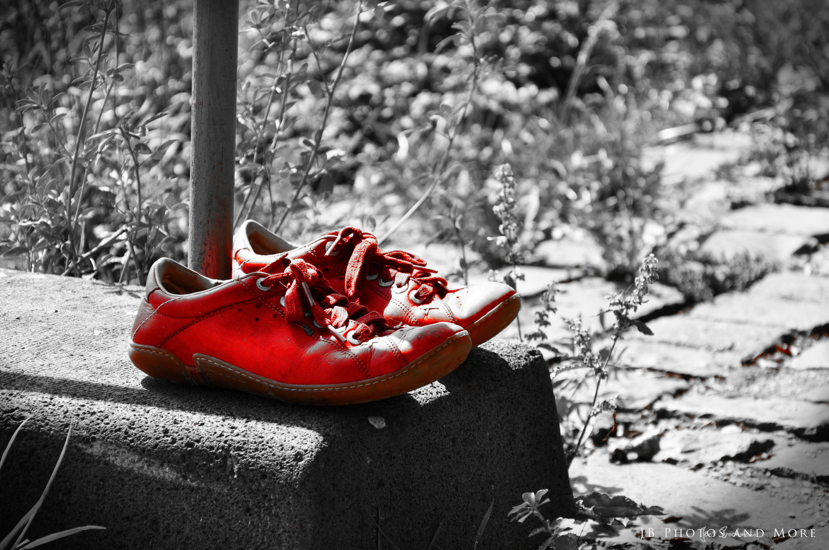 [red shoes]