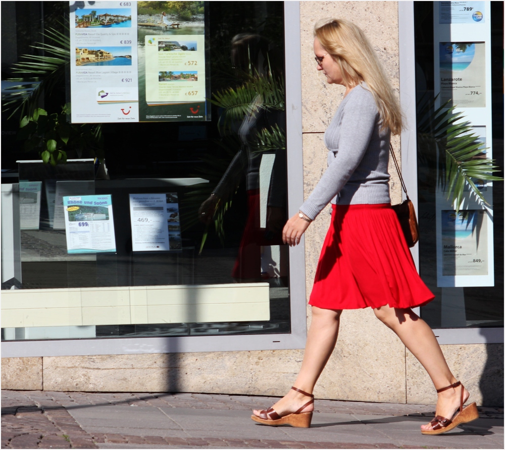 red skirt [2] ---