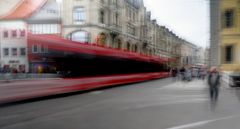 ... red tram ...