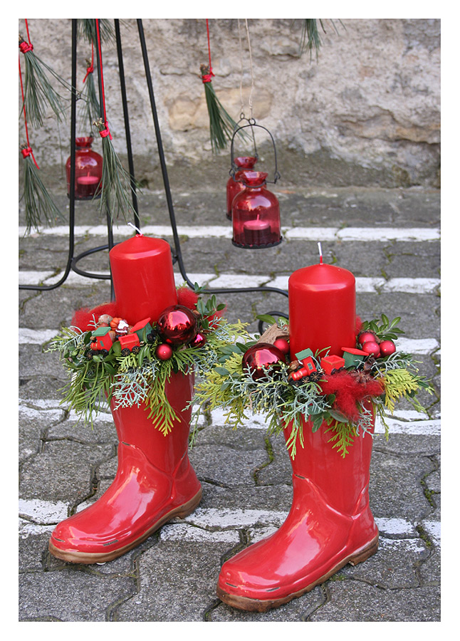 red x-mas boots