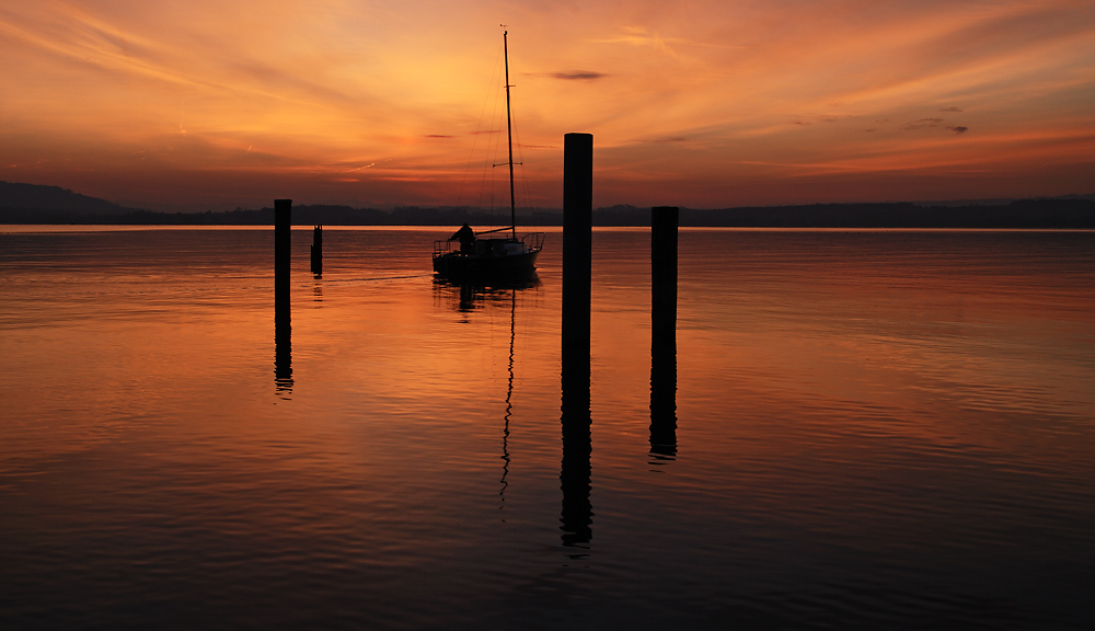 red.boat. von nils.holgersson.