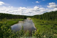 Redknfe River am Mackenzie Highway, Northwest Territories, Kanada