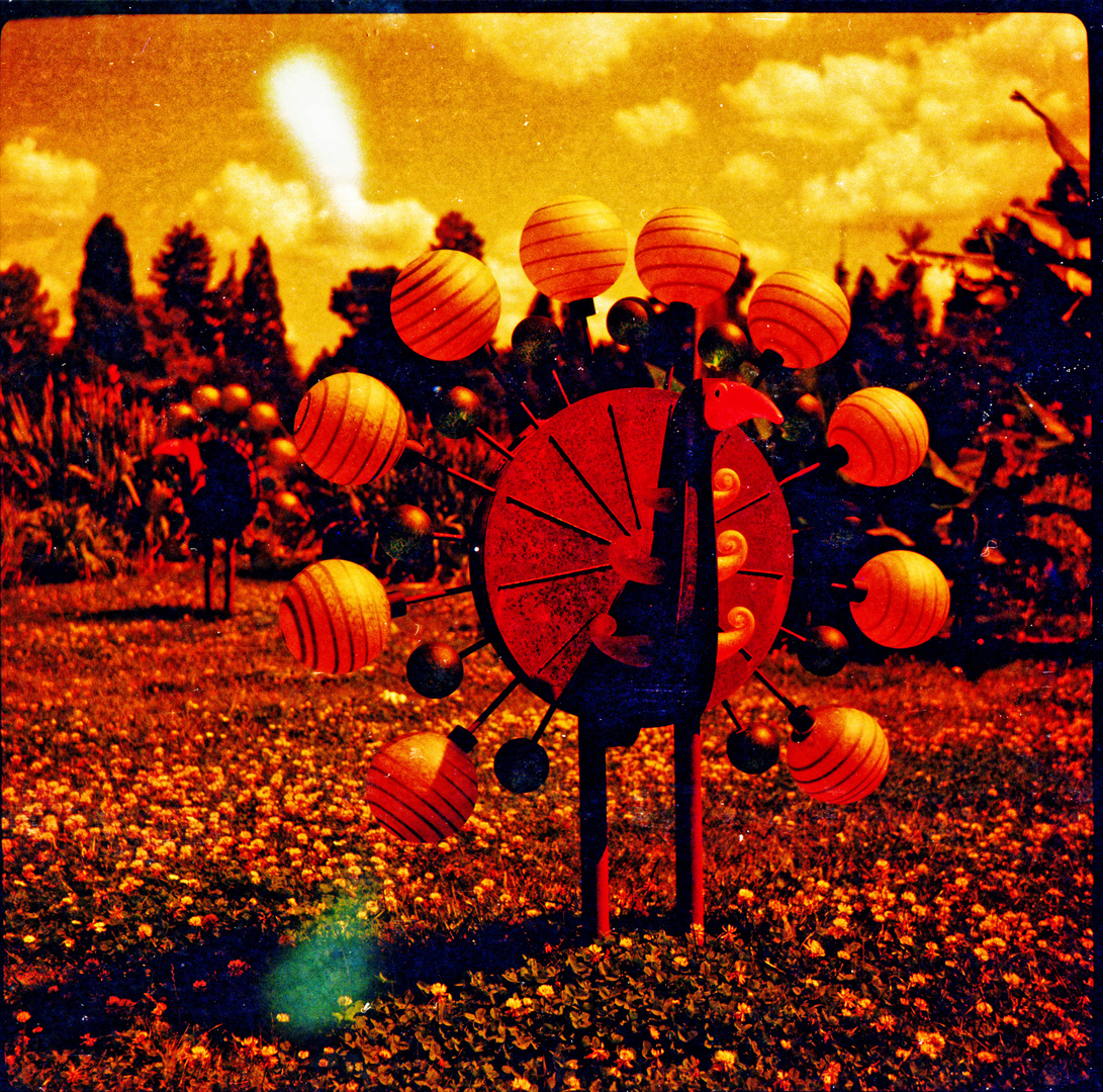 Redscale, Adox Golf und eine unbekannte Skulptur