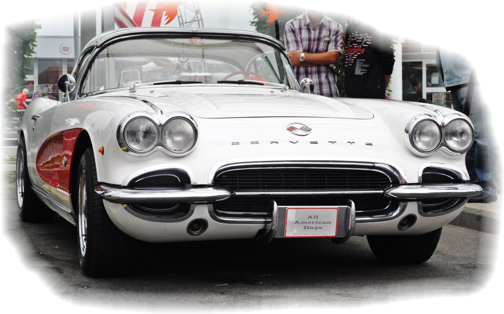 ...red&white Corvette...