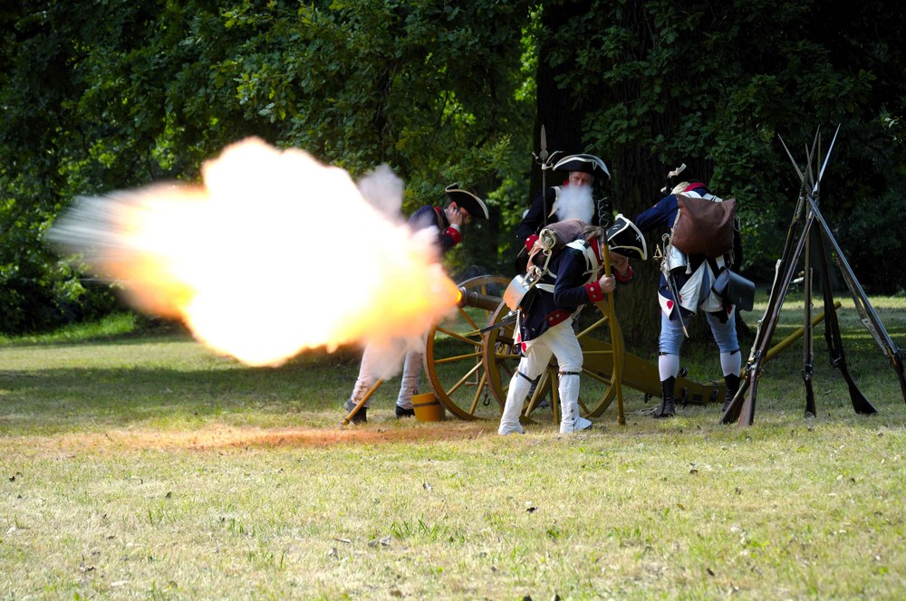 Reenecment; "Kanone im Schuss"