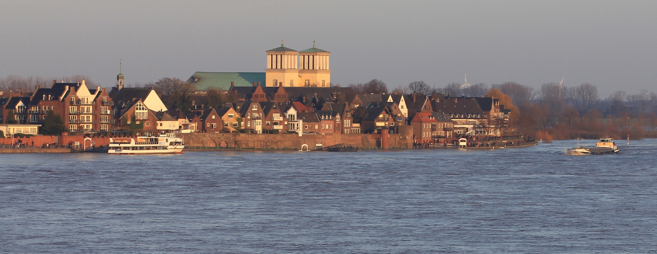 Rees bei Hochwasser