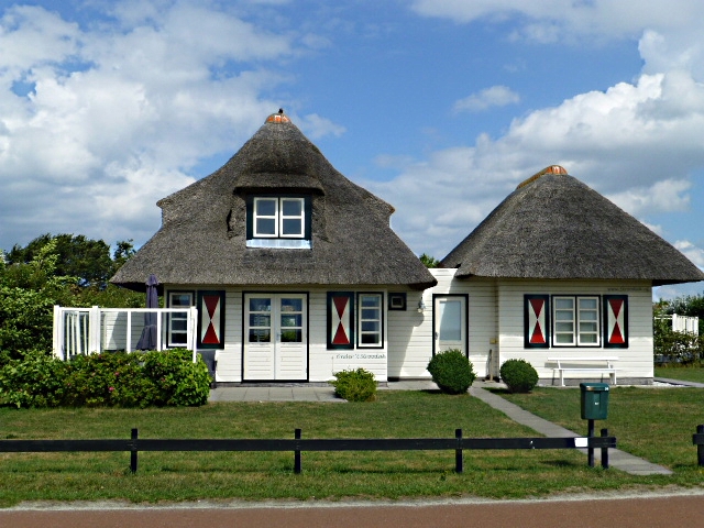 Reetdach-Häuser auf Ameland ...