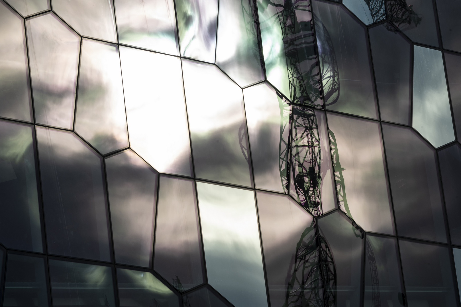 Reflections on Harpa