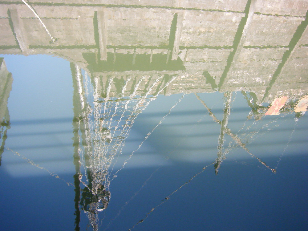 reflejo de la Pinta en el mar