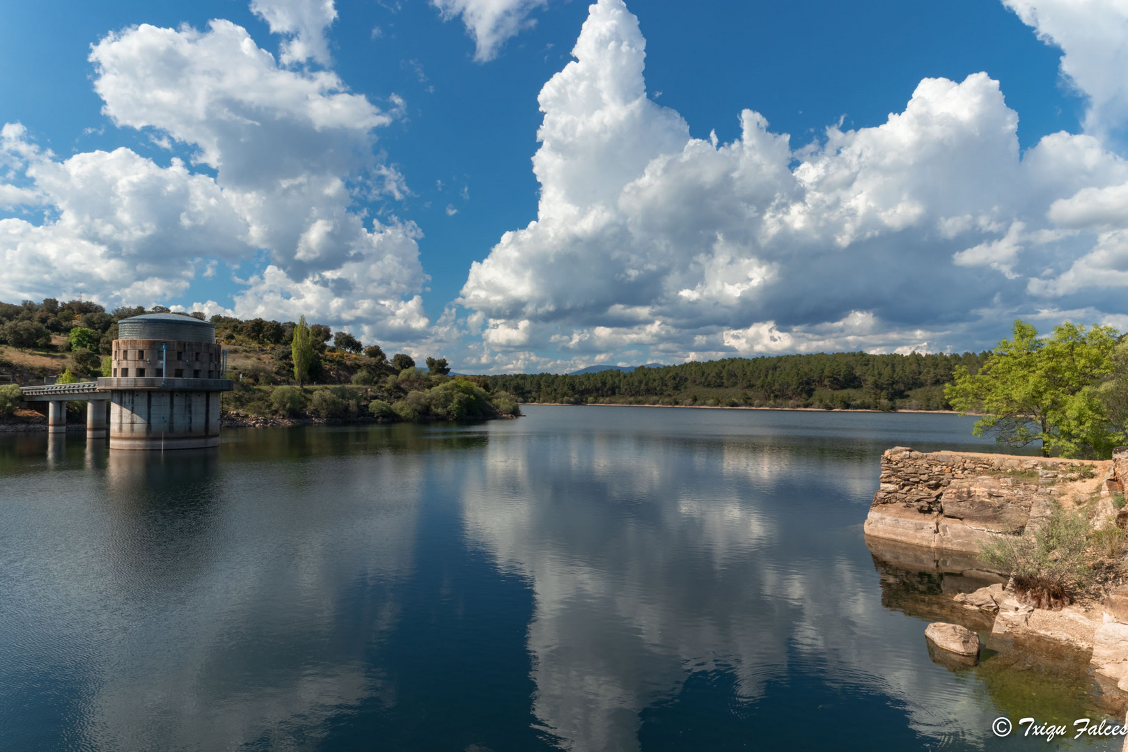 reflejo en la presa