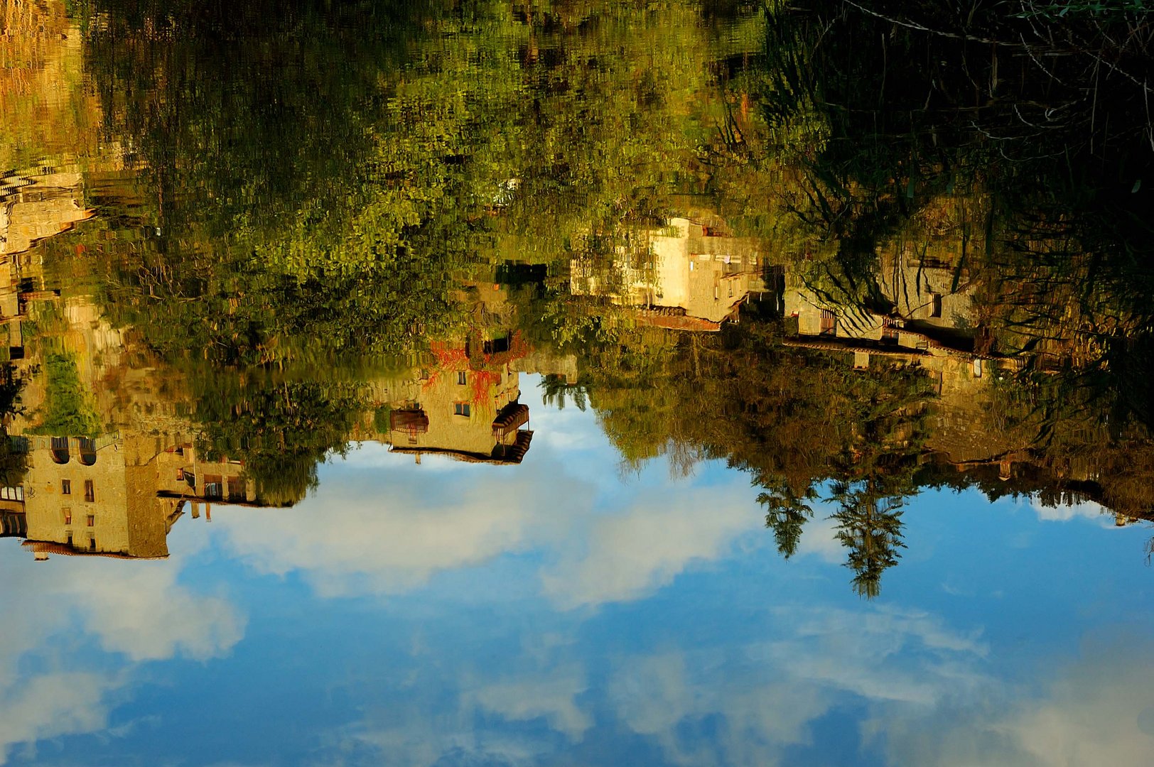 Reflejo en riera de Rupit