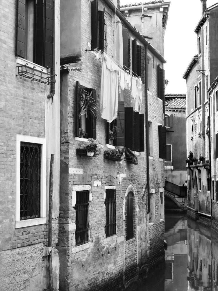 REFLEJOS DE UNA ESQUINA VENECIANA