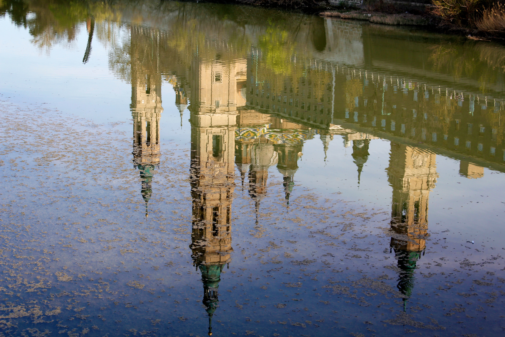 Reflejos del Pilar( Zaragoza)