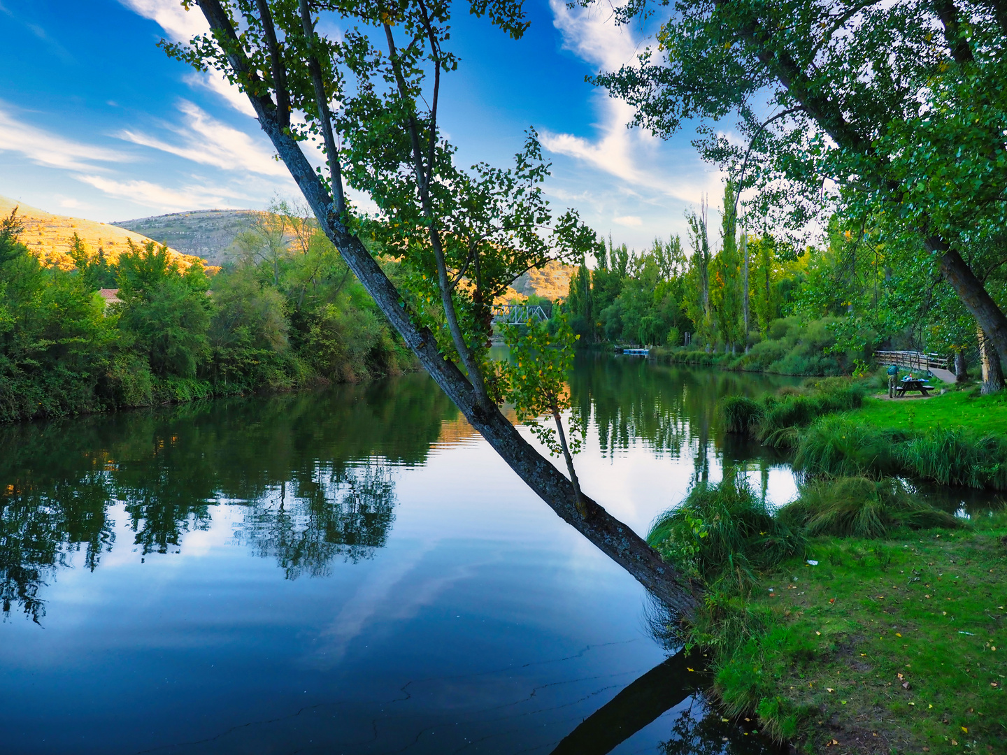 Reflejos en el Rio Duero - Soria.