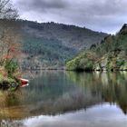 Reflejos en la playa fluvial de A Cova