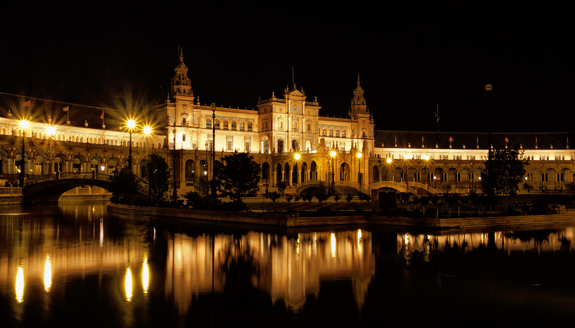 Reflejos en la Plaza de España