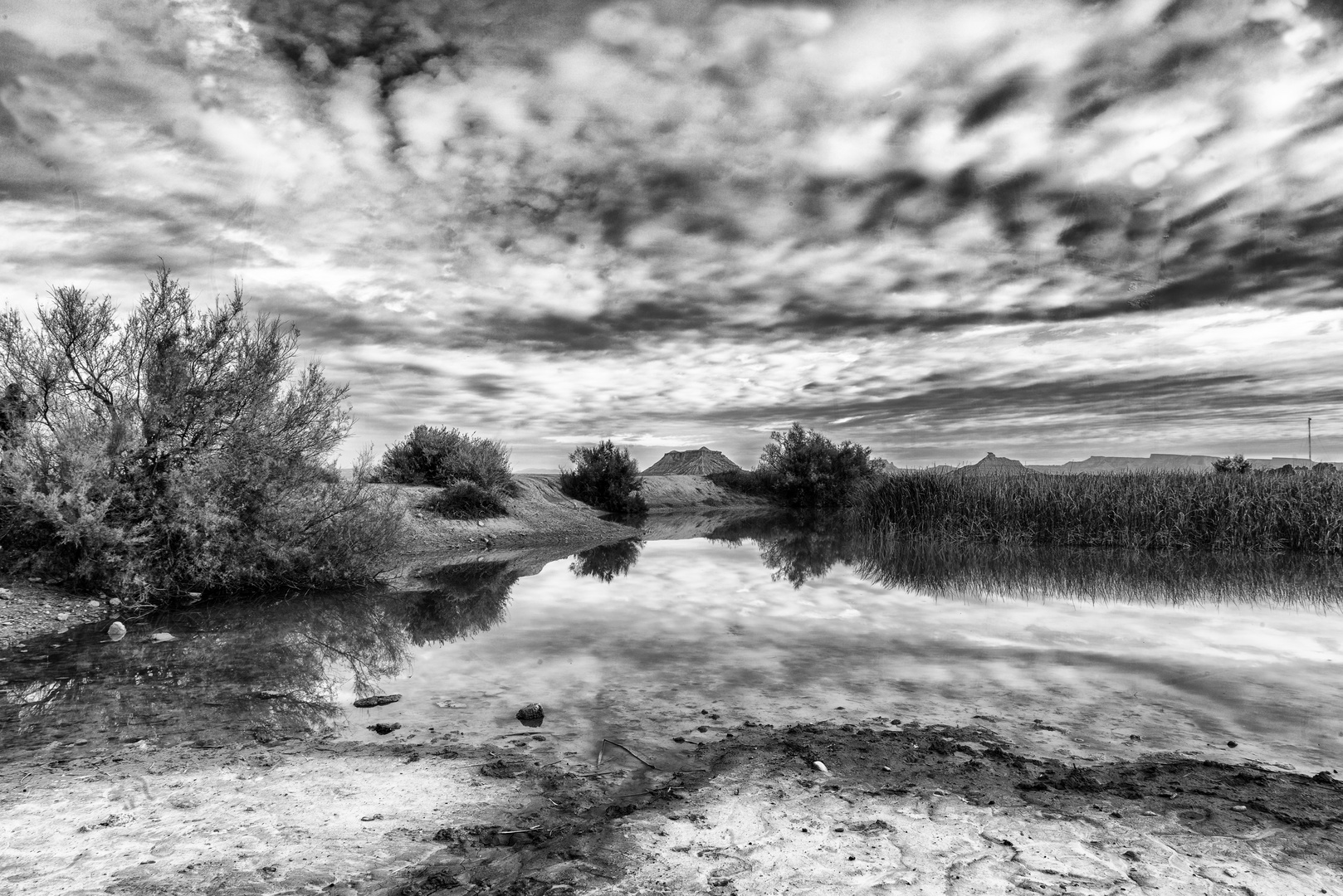 Reflejos en Las Bardenas Reales - Navarra.