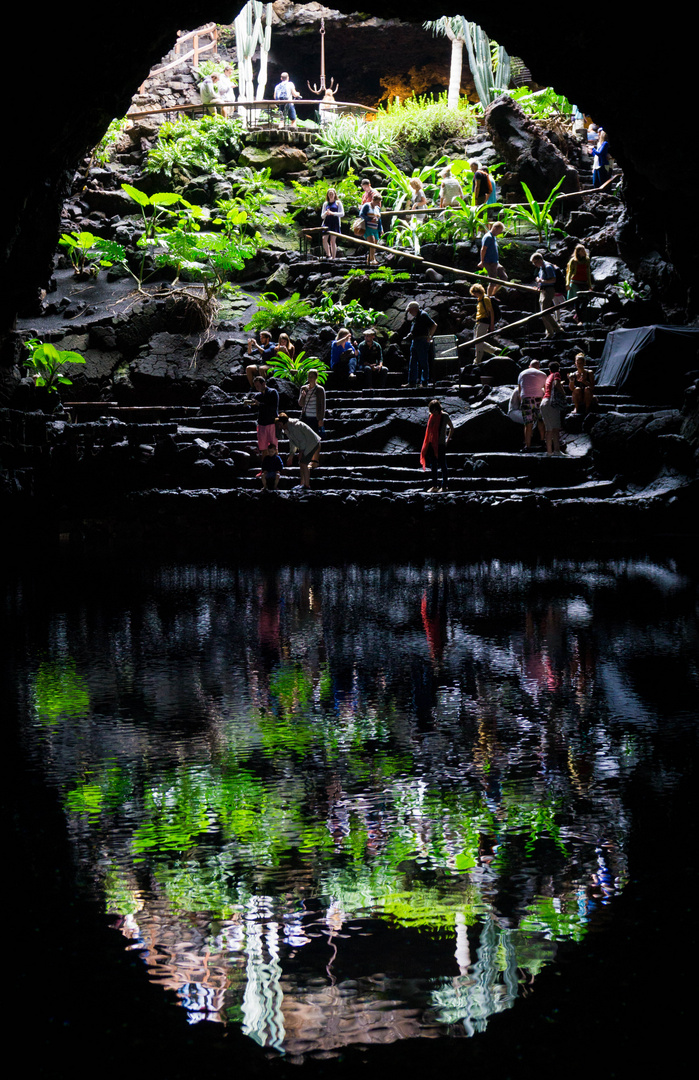 Reflektion eines Höhleneingangs