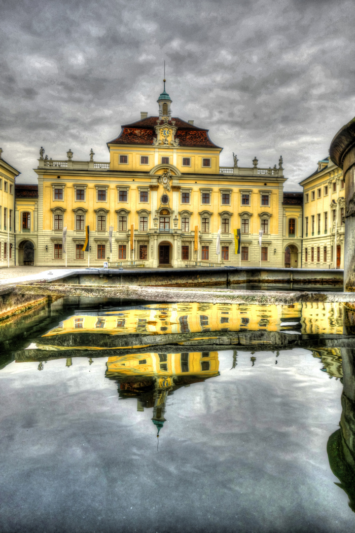 Reflektion im Schlossinnenhof