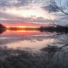 Reflektionen der aufgehenden Sonne/Wolken 