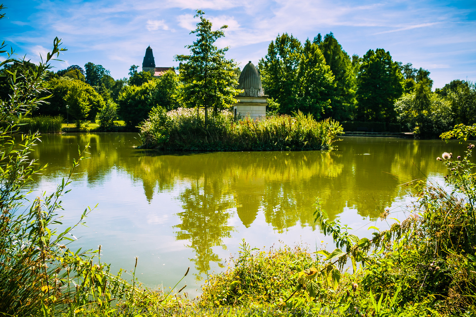 Reflektionen im Schlosspark Teich