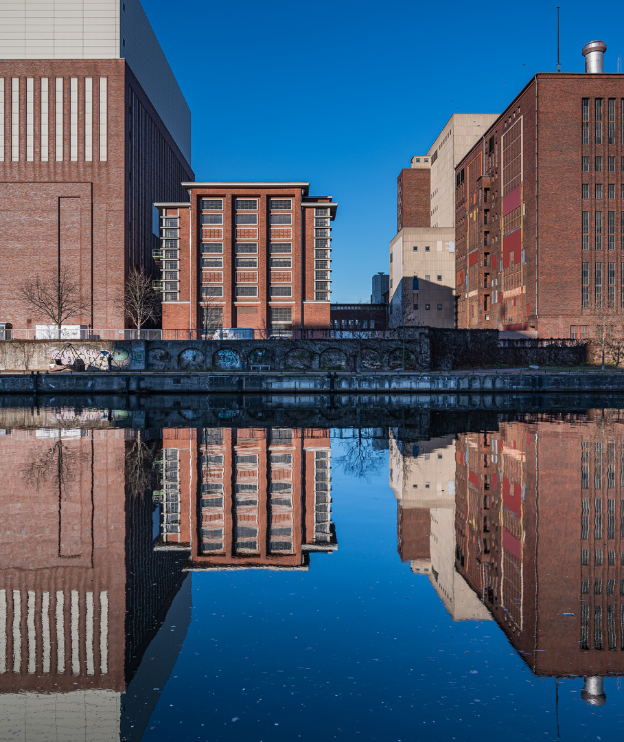 Reflektionen - Kraftwerk Charlottenburg Berlin